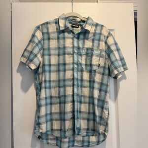 Vans men’s small plaid short sleeved button up shirt